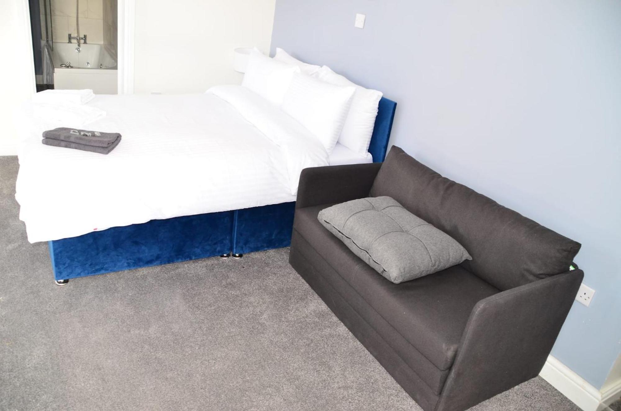 بلاكبول Blok 3 -Jacuzzi Suites, Apartment & Ensuite Rooms المظهر الخارجي الصورة